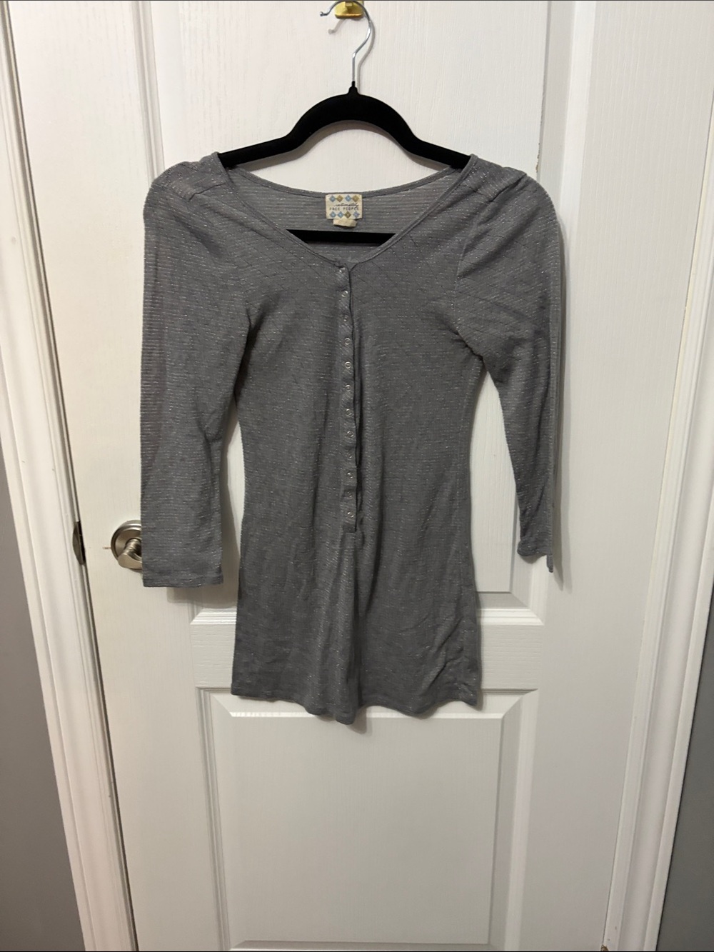Free People Womenโs Gray Button-Front Lightweight Top